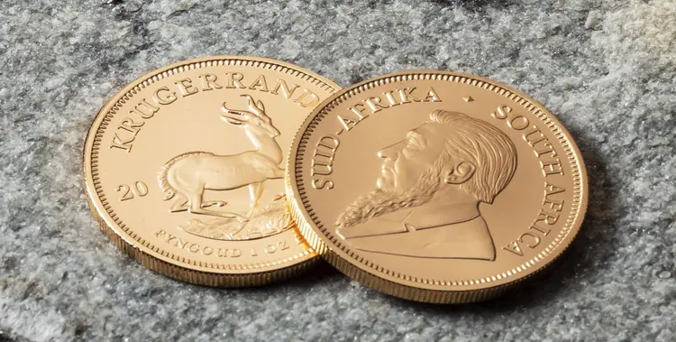 kruegerrand-goldmuenzen-auf-schiefern