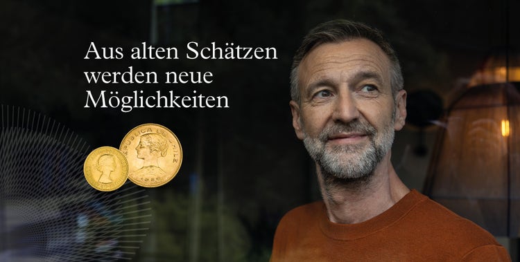 Mann schaut in die Ferne