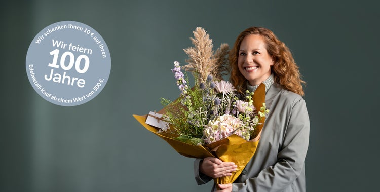 frau mit blumenstrauß aktion edelmetalle